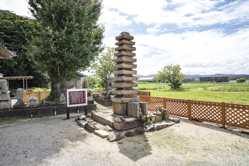 福王寺 （福王寺石造十三重塔／石造物群）